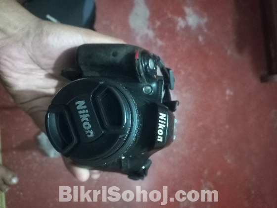 Nikoon D 5200 DSLR CAMERA
